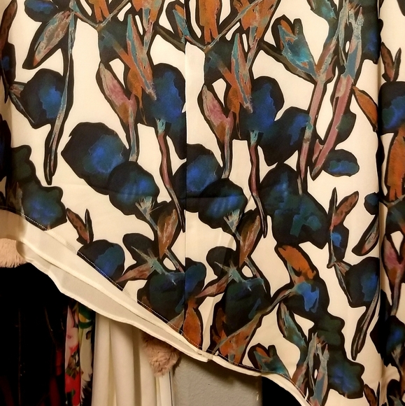 Bebe Asymmetrical Top - Picture 2 of 5